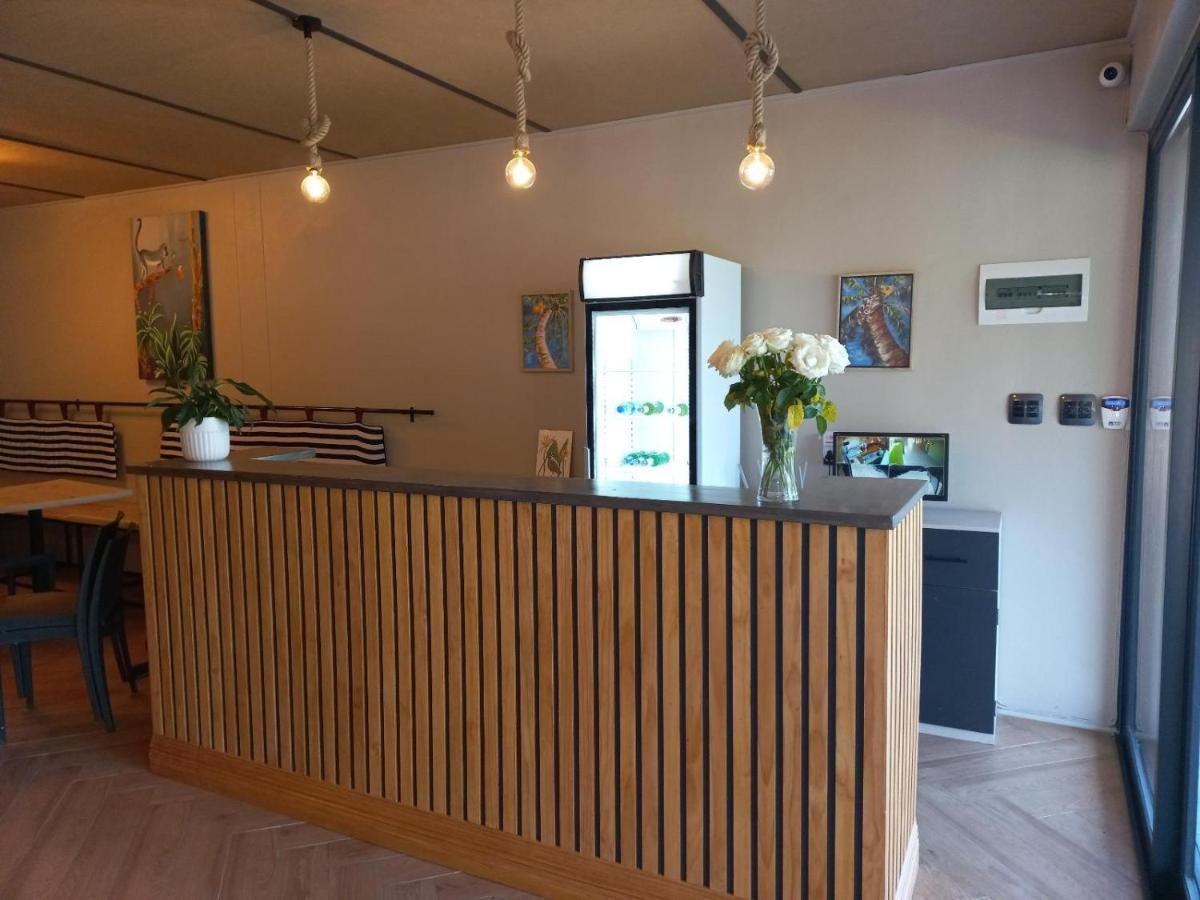 Le Bezz Guesthouse Баллито Экстерьер фото
