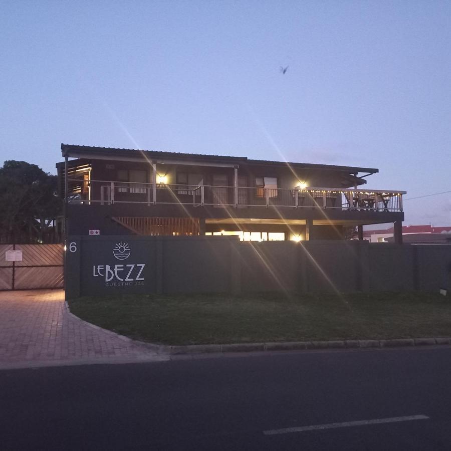 Le Bezz Guesthouse Баллито Экстерьер фото